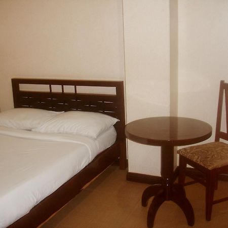 Roxas Midtown Hotel Exterior foto
