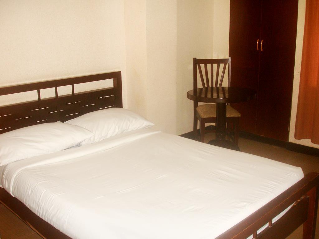 Roxas Midtown Hotel Exterior foto